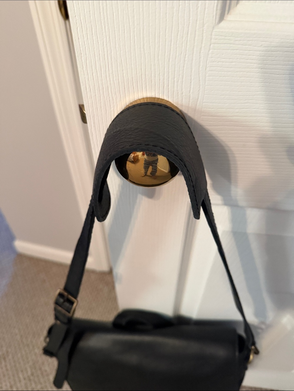 Portland Leather Black Pebble Grain Leather Messenger Bag with Adjustable Strap - Picture 4 of 16